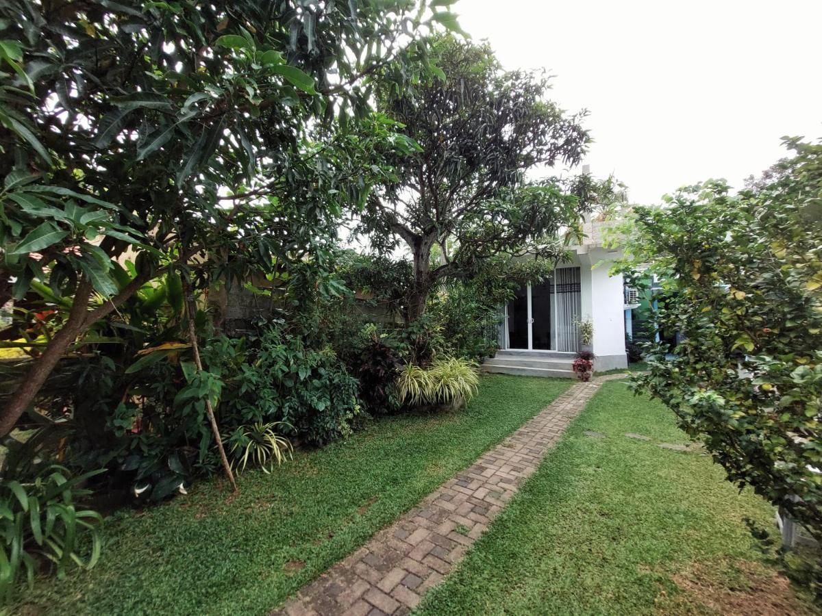 Chen Villa - Near Airport Negombo Bagian luar foto